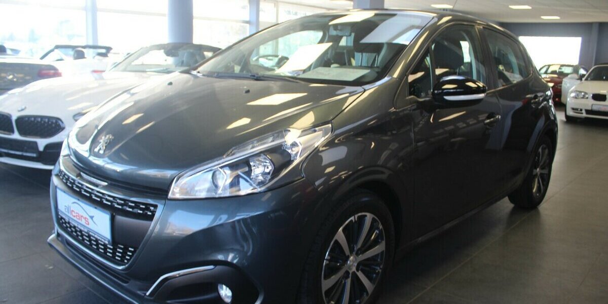 Peugeot 208 PureTech 82 Style - Panorama - 88.339 km 7.980 &euro; Euskirchen 53881