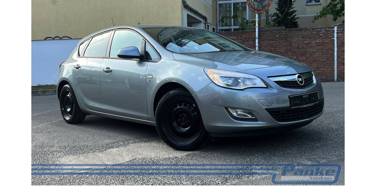 Opel Astra 1.4 150 Jahre *SHZ*PDC*AUX*Teilleder* 112.935 km 5.990 &euro; Berlin 13187