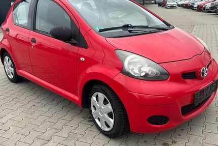 Toyota Aygo (X) 124.000 km 1.699 &euro; Köfering 93096