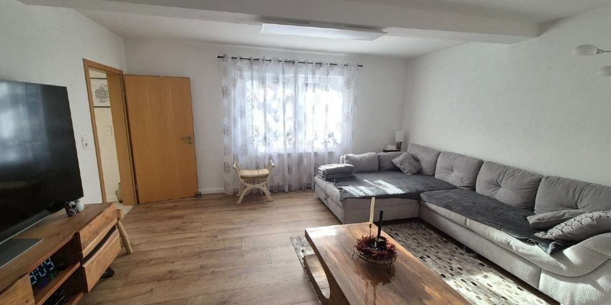 Großzügiges Wohnen für zwei Generationen: Poolbereich mit Poolbar und barrierefreiem EG - Zweifamilienhaus Katzweiler | Angebot:27131010