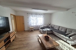 Großzügiges Wohnen für zwei Generationen: Poolbereich mit Poolbar und barrierefreiem EG - Zweifamilienhaus Katzweiler | Angebot:27131010