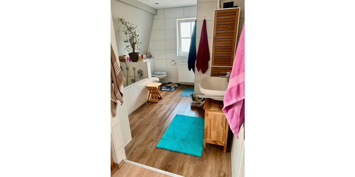 Einfamilienhaus Elfershausen - 5 Zimmer, 145 m&sup2;, 1.200&euro; | Angebot:25942049