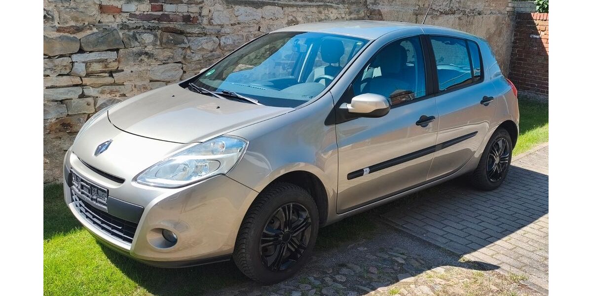 Renault Clio 104.215 km 2.999 &euro; Gehrendorf 39646