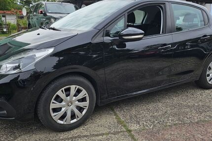 Peugeot 208 110.000 km 6.000 &euro; Velten 16727