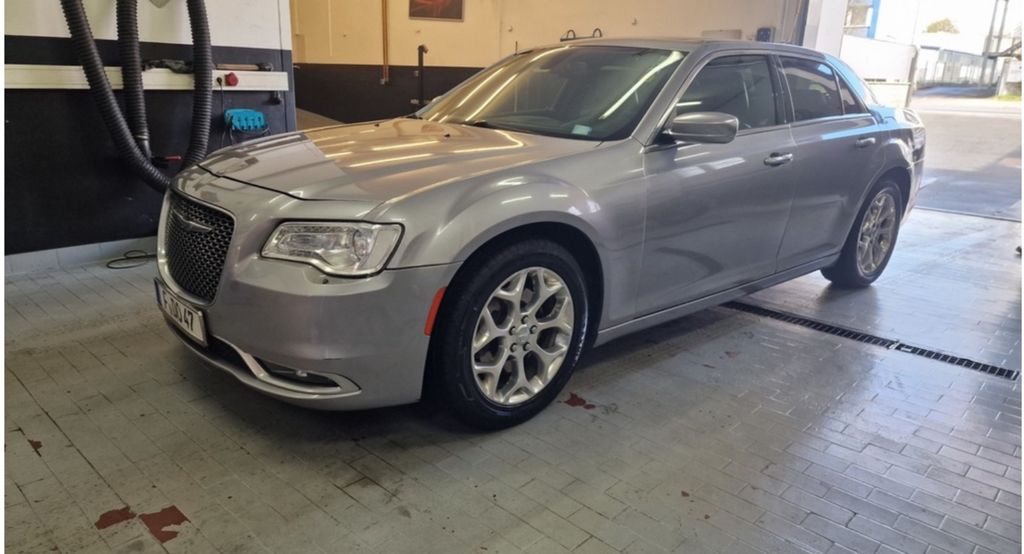 Chrysler 300C 96.488 km 19.975 &euro; Frankfurt 60487