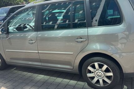 VW Touran 74.200 km 6.300 &euro; Kelkheim 65779