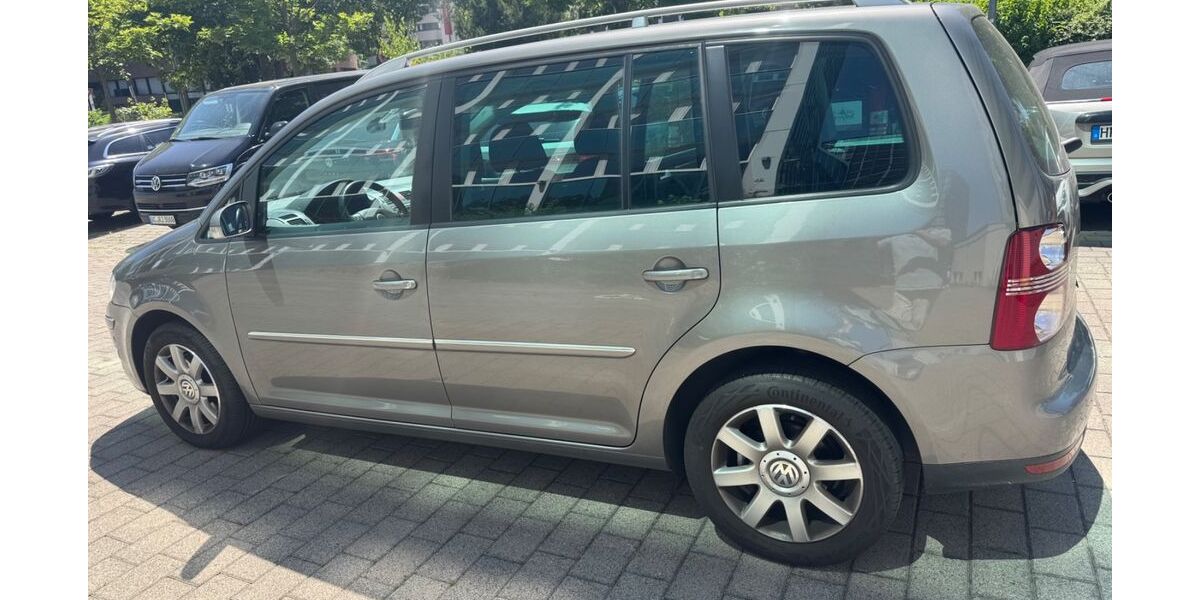 VW Touran 74.200 km 6.300 &euro; Kelkheim 65779