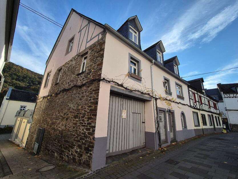 Haus zum Kaufen in Winningen 435.000 € 212 m²
