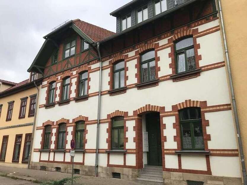 Haus zum Mieten in Arnstadt 270 € 27 m²