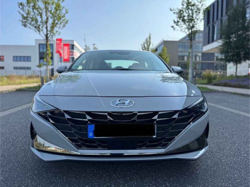 Hyundai Elantra 59.000 km 20.950 € Koblenz 56072
