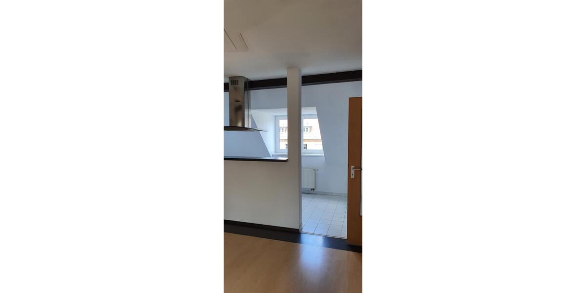 4 Raum DG Wohnung in Spremberger Vorstadt zu vermieten 4 zimmer