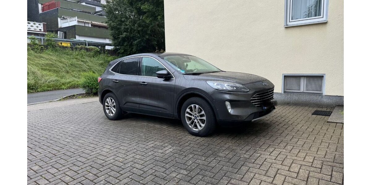 Ford Kuga 98.000 km 18.400 &euro; Attendorn 57439