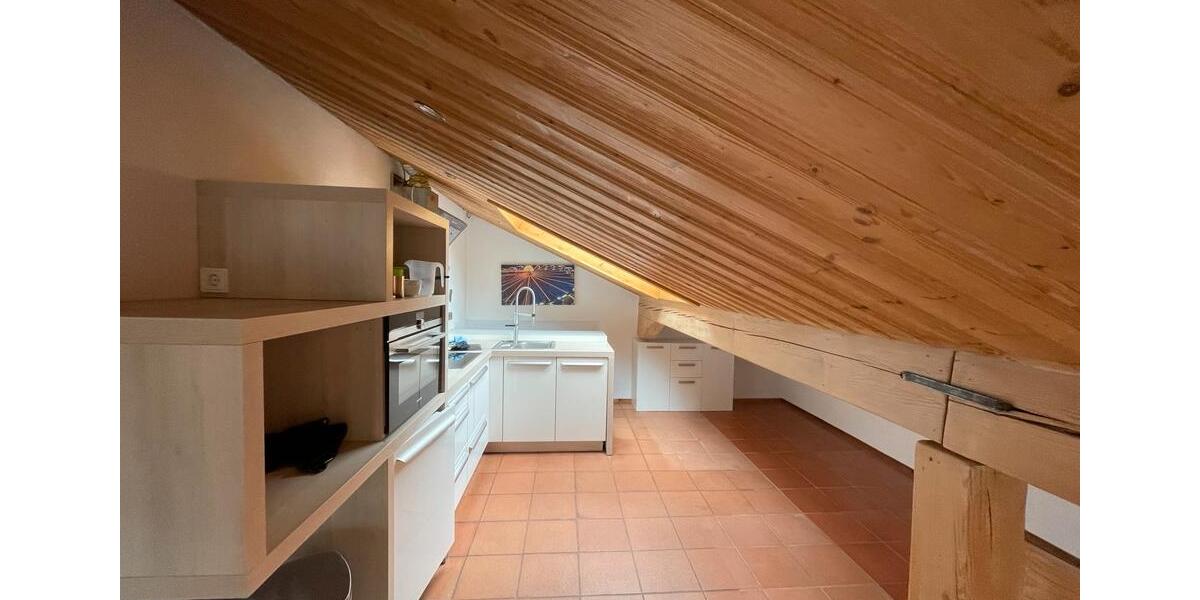 Dachgeschoßwohnung Pinneberg - 2 Zimmer, 80 m&sup2;, 990&euro; | Angebot:25023074