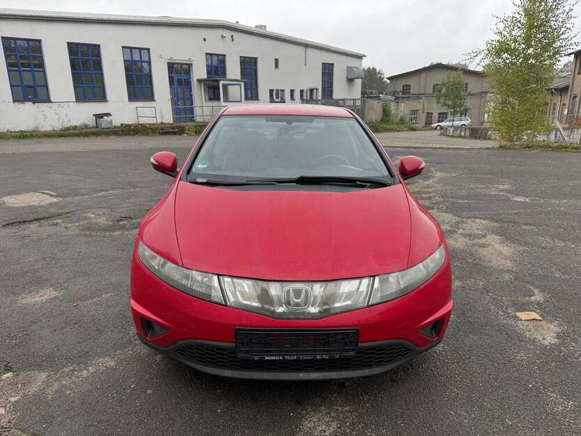 Honda Civic 300.563 km 3.300 € Lübeck 23554