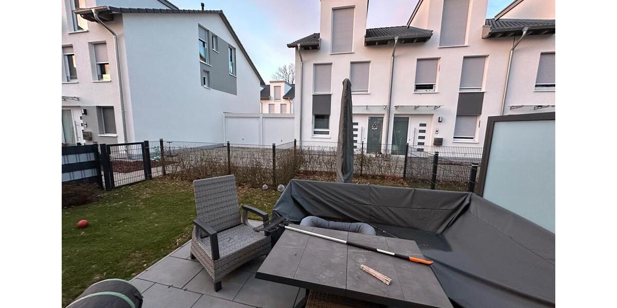 Etagenwohnung Schenefeld - 5 Zimmer, 150 m&sup2;, 2.250&euro; | Angebot:25590013