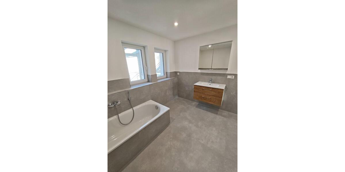 Etagenwohnung Hammelburg - 3 Zimmer, 111 m&sup2;, 1.350&euro; | Angebot:25641088