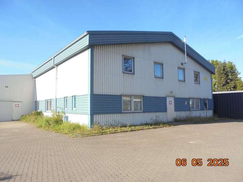 Halle in Lübeck 2.250 € 450 m²