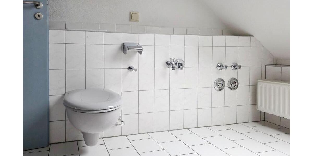 Schöne 3 Raum-Dachgeschoss Whg. mit Eckbadewanne - Dachgeschoßwohnung Gera Ostviertel | Angebot:26335591