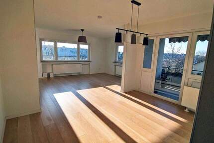 Provisionsfrei: Sonnige 4-Zimmerwohnung mit zwei Balkonen und Garage 4 zimmer