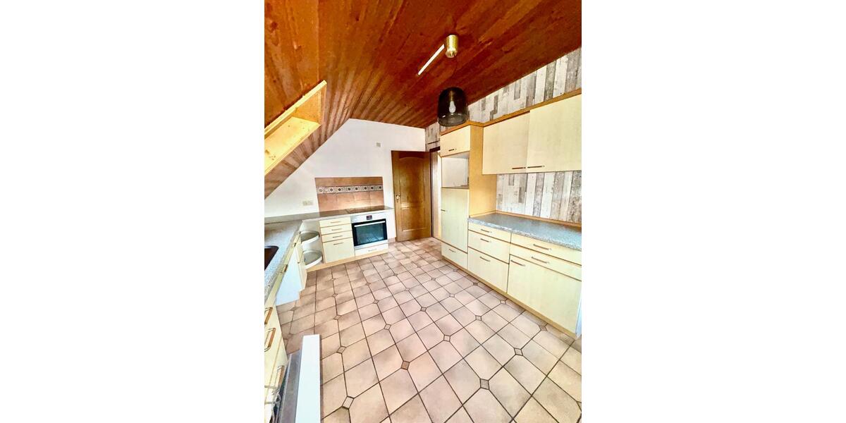 charmante 4 -Zimmer Wohnung mit Doppelgarage und EBK 4 zimmer