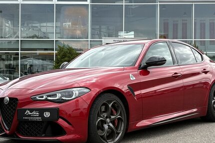 Alfa Romeo Giulia 2,9 V6 Quadrifoglio MEMORY/KAMERA/1.HAND 6.415 km 73.900 &euro; Villingen-Schwenningen 78054