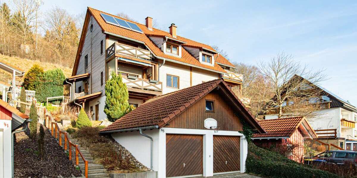 Haus zum Kaufen in Titisee-Neustadt 475.000 € 166 m² 6 zimmer