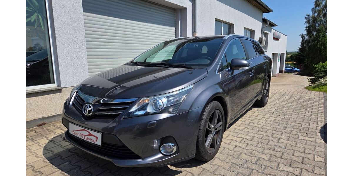 Toyota Avensis 122.500 km 9.900 &euro; Zeitz OT Theißen 06711