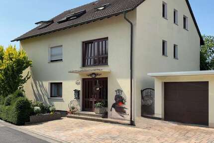 Haus zum Kaufen in Friedrichsdorf 890.000 € 280 m² 12 zimmer