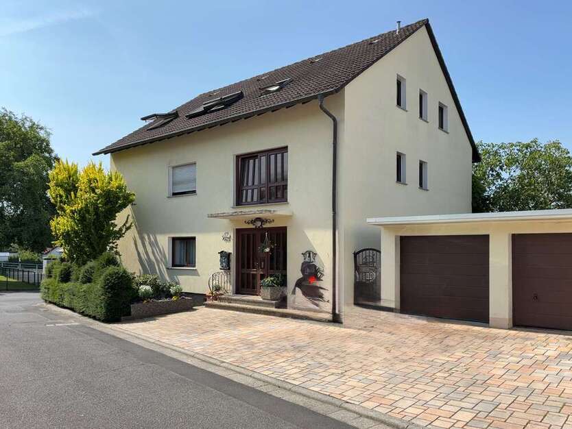 Haus zum Kaufen in Friedrichsdorf 890.000 € 280 m² 12 zimmer
