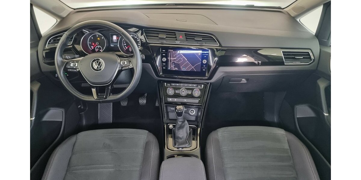 VW Touran Highline BMT LED ACC Nav Panorama 7-Sitze 37.700 km 27.850 &euro; Garrel 49681