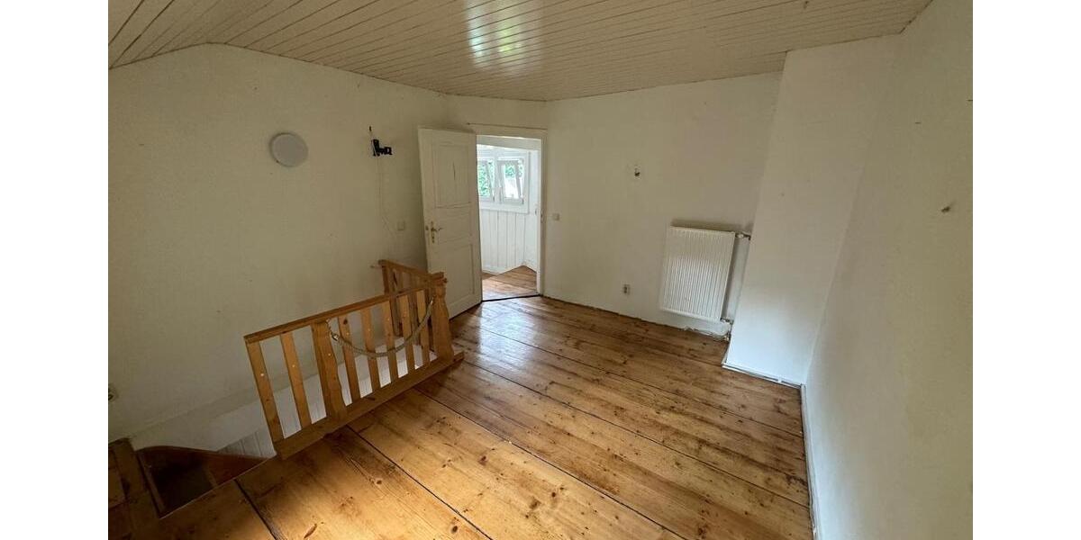 Idyllisches EFH mit großem Garten und Pool (Kauf möglich) 7 zimmer