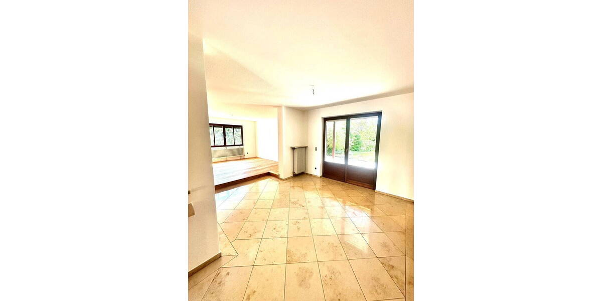 Einfamilienhaus Coburg - 7 Zimmer, 200 m&sup2;, 1.800&euro; | Angebot:26542410