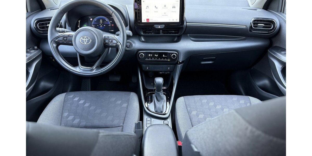 Toyota Yaris Hybrid Team Deutschland KAMER/DAB/1.HAND 10.247 km 21.800 &euro; Villingen-Schwenningen 78054