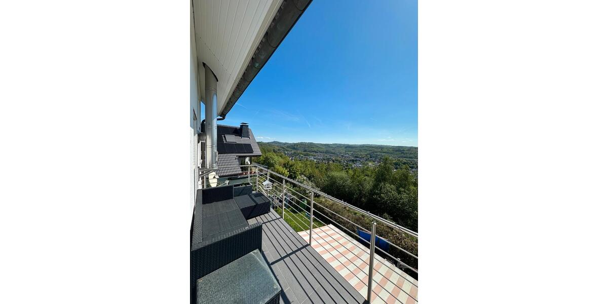 Einfamilienhaus Bergneustadt - 7 Zimmer, 240 m&sup2;, 570.000&euro; | Angebot:26326060