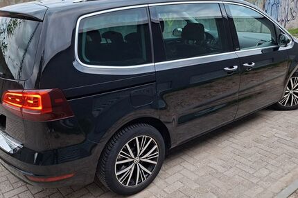 VW Sharan 127.000 km 17.990 € Düsseldorf 40227
