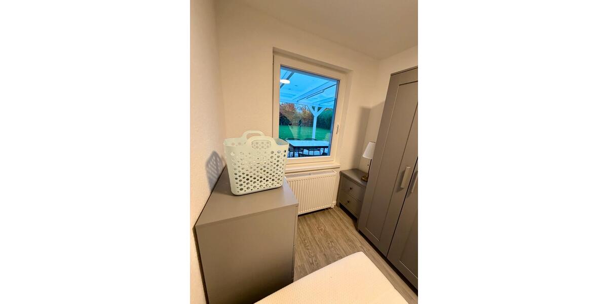 Frischsanierte und Möblierte Haushälfte mit Parkplatz und Garten 3 zimmer