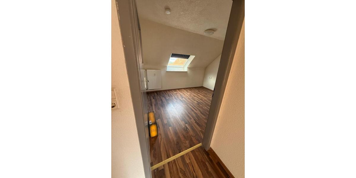 Dachgeschoßwohnung Ofterdingen - 5 Zimmer, 95 m&sup2;, 950&euro; | Angebot:26637754