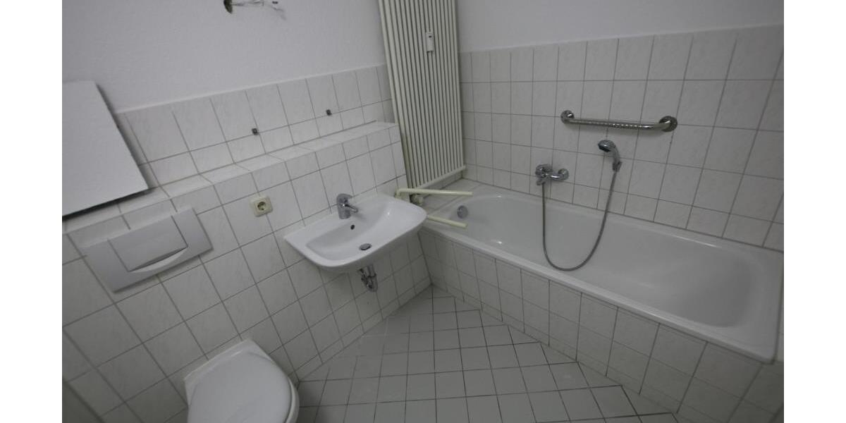 2 Raum DG-Wohnung mit Balkon und Blick ins Grüne. Bad mit Wanne! In Weida! - Dachgeschoßwohnung Weida Liebsdorf | Angebot:26347862