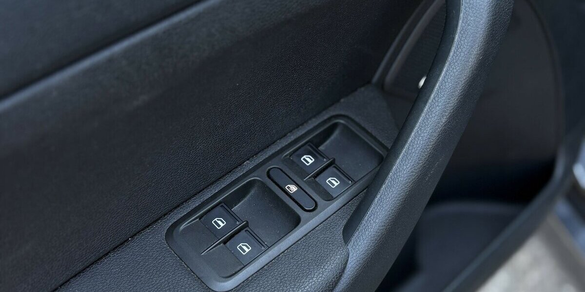 Skoda Yeti 1.2 TSI Drive KAMERA/NAVI/CARPLAY/1.HAND 92.596 km 11.900 &euro; Villingen-Schwenningen 78054