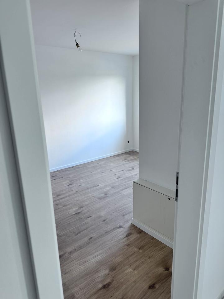 Exklusive Erdgeschoßwohnung im 2-Fam. Haus - Einzugsbereit !