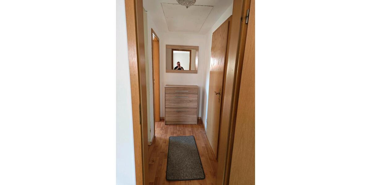 Vollmöbellierte Dachgeschosswohnung 2 Zimmer Küche Bad zimmer