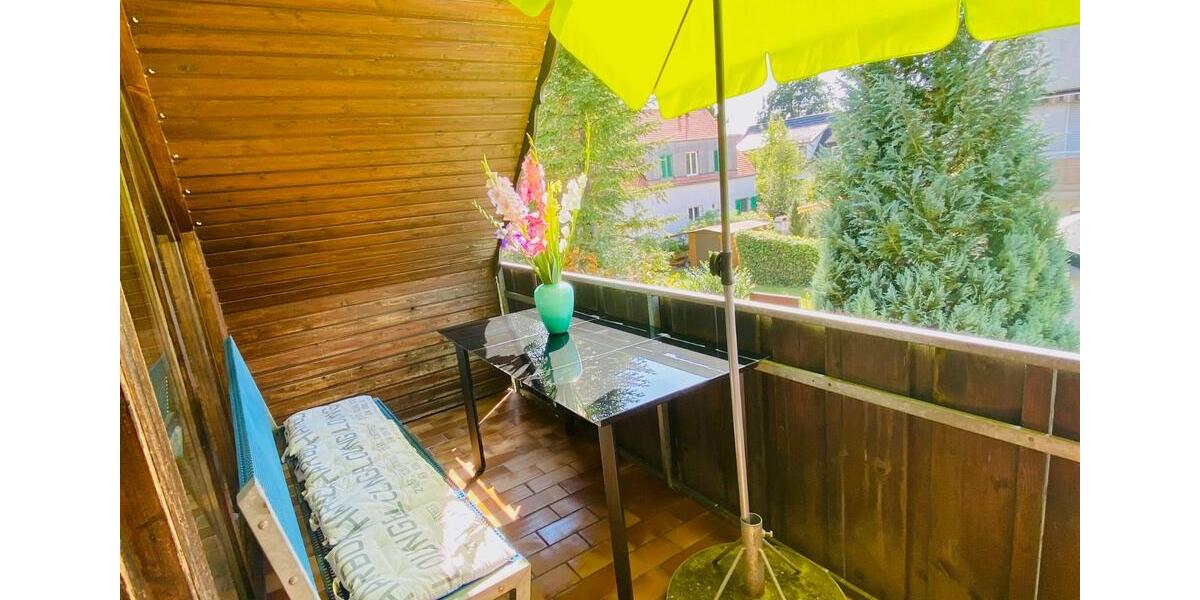 Neu-Ulm: Großes Zimmer mit Balkonzugang – für Frau in 3er WG 3 zimmer