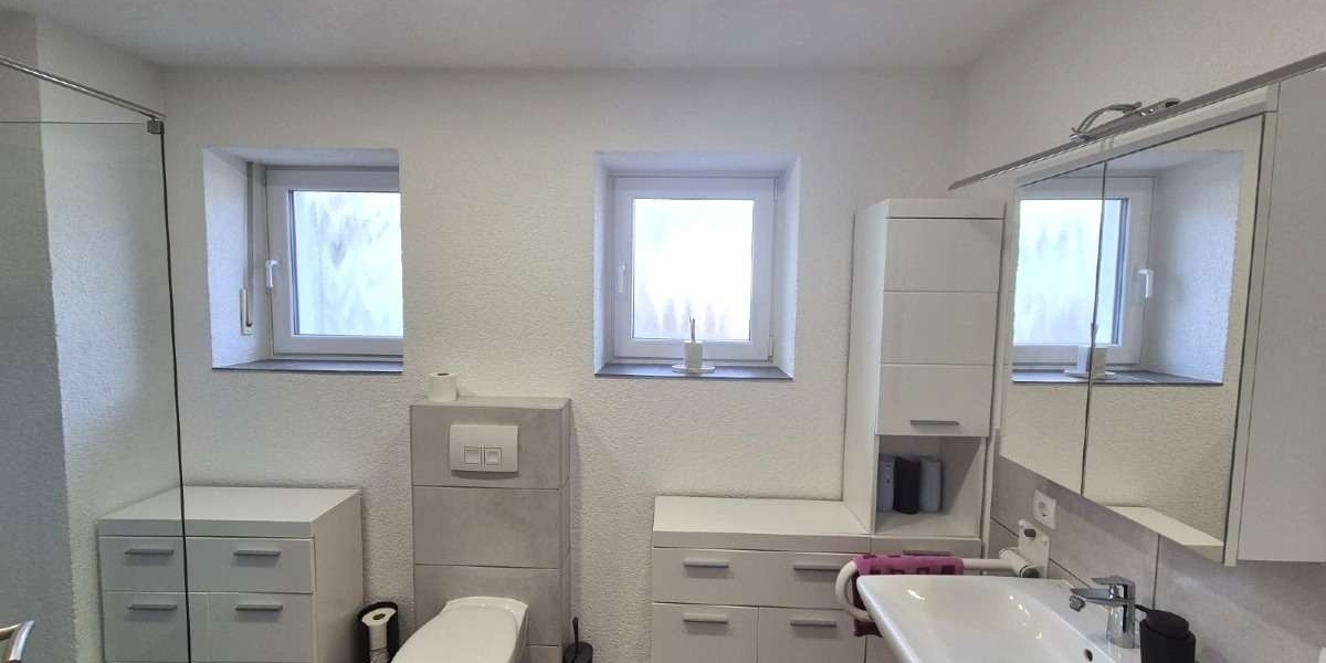 Großzügiges Wohnen für zwei Generationen: Poolbereich mit Poolbar und barrierefreiem EG - Zweifamilienhaus Katzweiler | Angebot:27131010