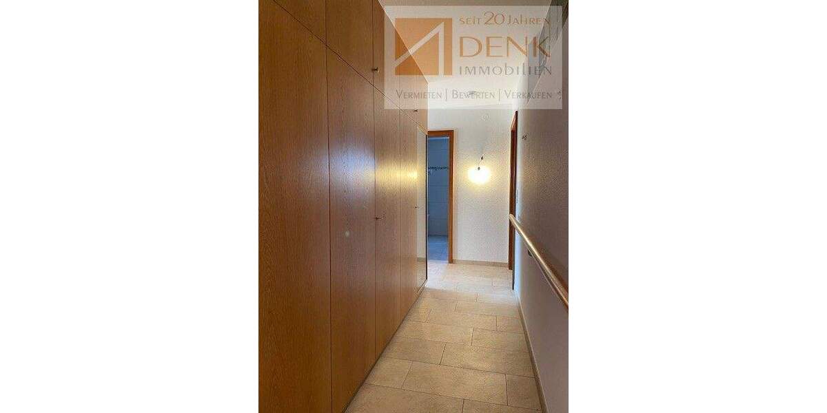 Familienglück garantiert - Großzügige 5-Zimmer- Wohnung mit Balkon in Buchbrunn 5 zimmer