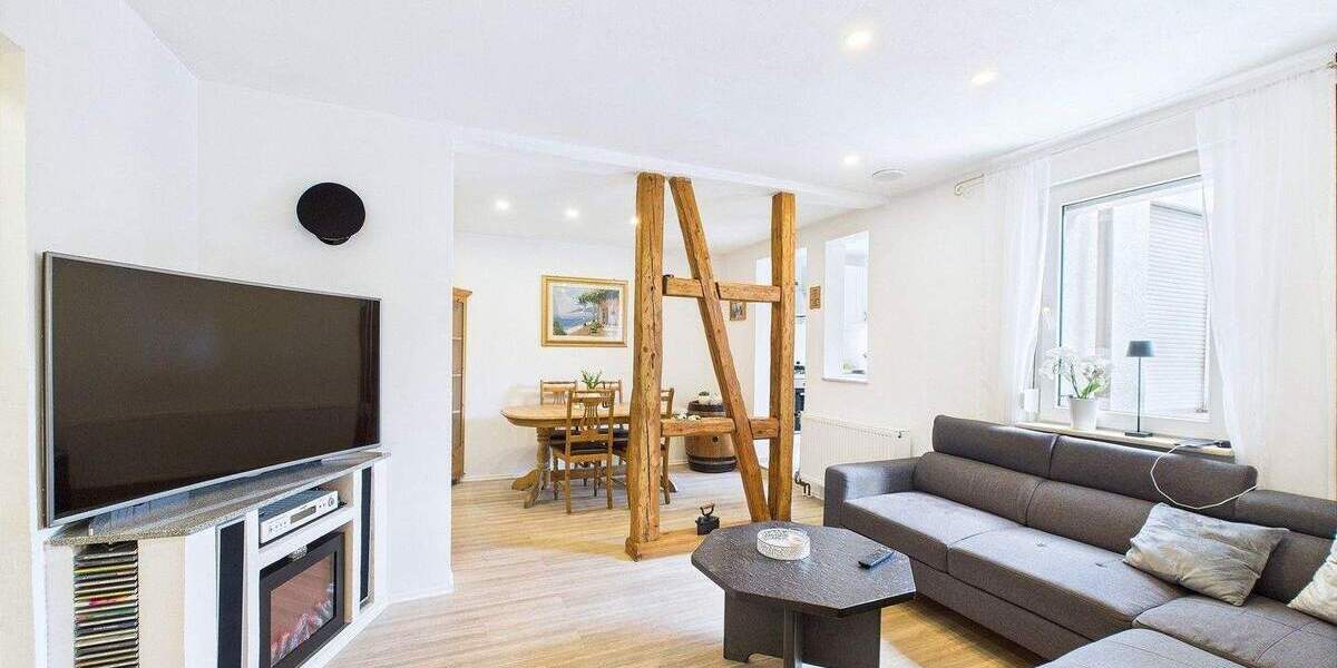 Anfragen NUR per E-Mail! 4,5-Zi.-Wohnung mit Garage, Küche, & tollem-Raumgefühl! 4 zimmer