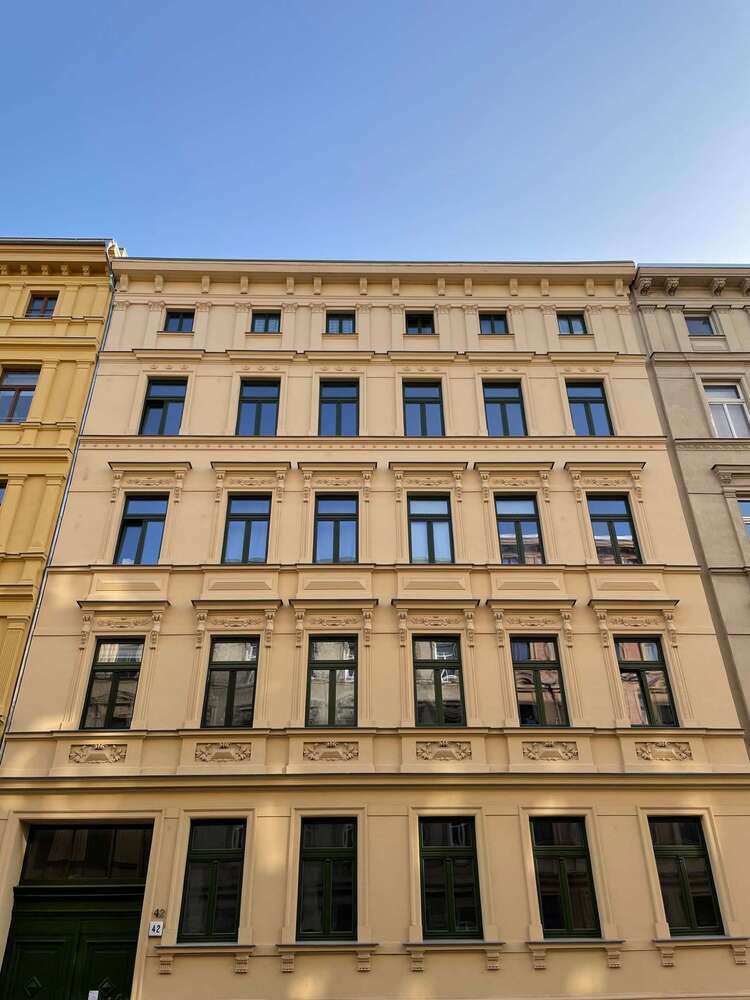 Wohnung zum Mieten in Halle 400 € 52.36 m²