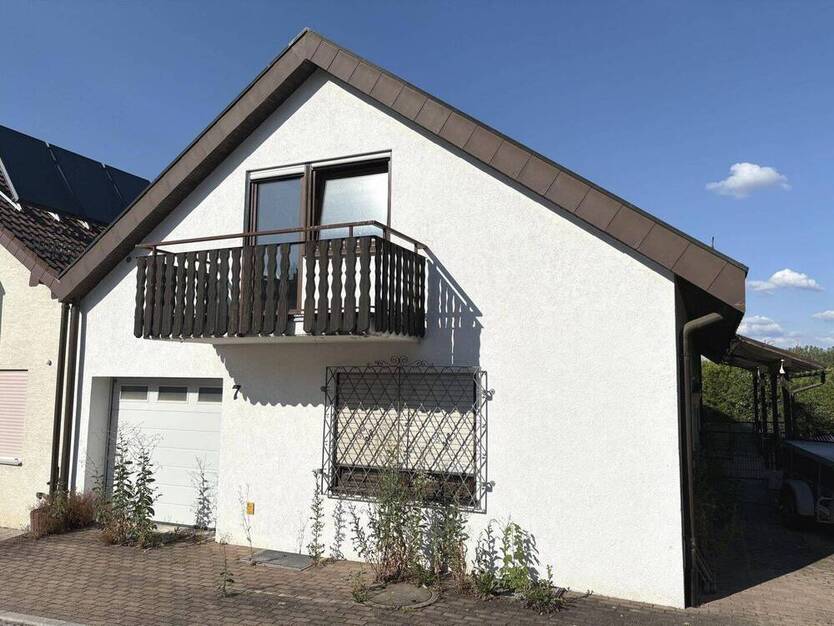 Großzügige Doppelhaushälfte mit Potenzial und schönem Garten in Dätzingen zu verkaufen!