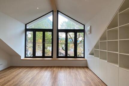 gehobene teílmöblierte 1,5 Zimmer Wohnung Dachgeschoss mit Lift 2 zimmer