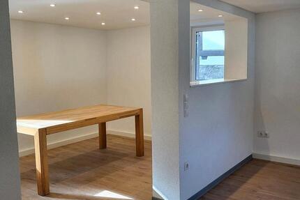 Wohnhaus mit 6 Zimmern in 97855 Homburg zu vermieten zimmer