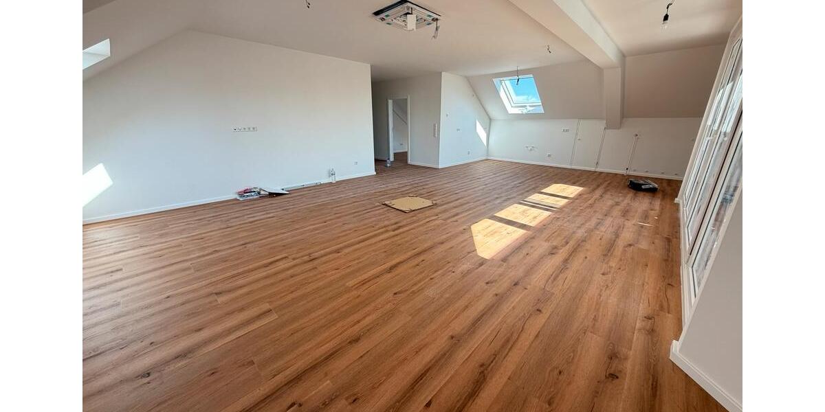 Dachgeschoßwohnung Rüsselsheim am Main - 4 Zimmer, 105 m&sup2;, 1.500&euro; | Angebot:26407527